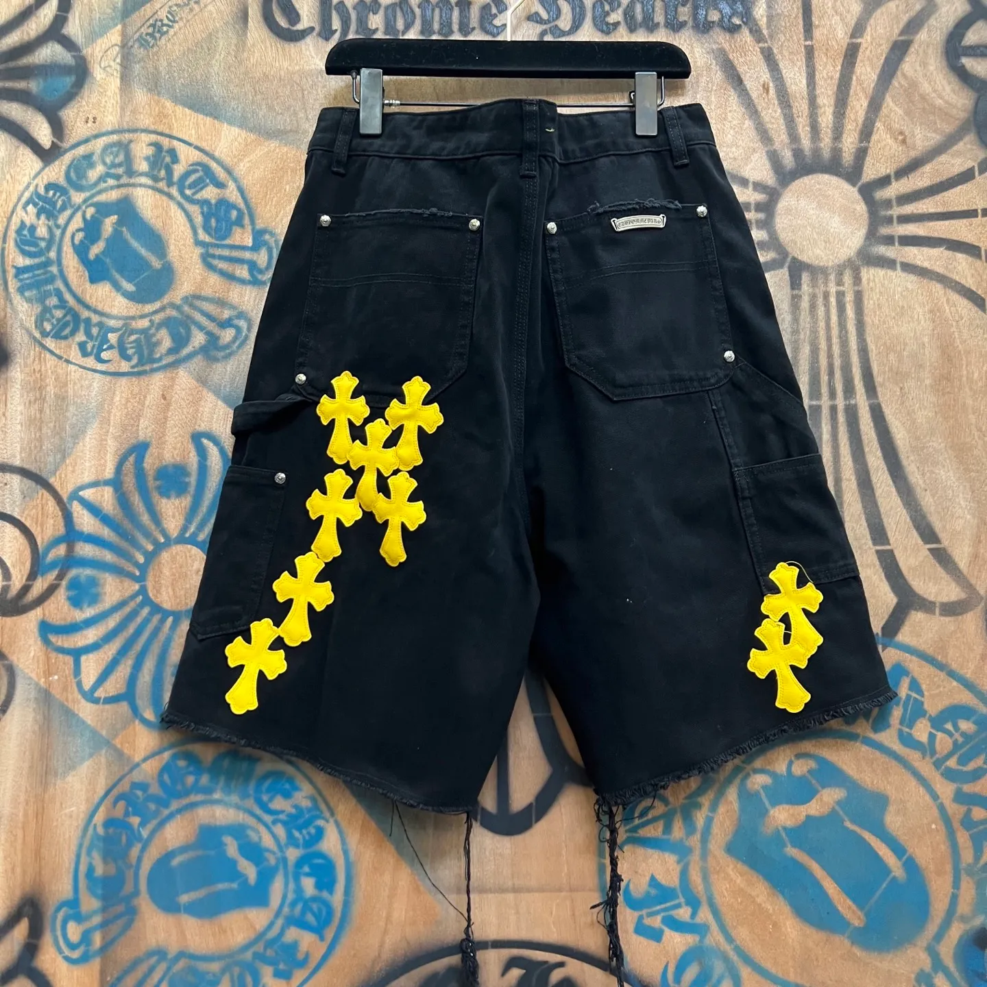 P520 chrome hearts limited series new city limited jeans Chrome Hearts city limited denim shorts vintage levis American made 501 505 517 base version remake Levis American made 501 base version imported sheepskin 925 silver remake Customers provide waist and pants length or height and weight. The studio will select the most suitable base version for you to remake. There are many people doing remakes in the market. Don’t belittle or comment. The difference is visible to the naked eye. See and compare for yourself #CHROME HEARTS Unisex style